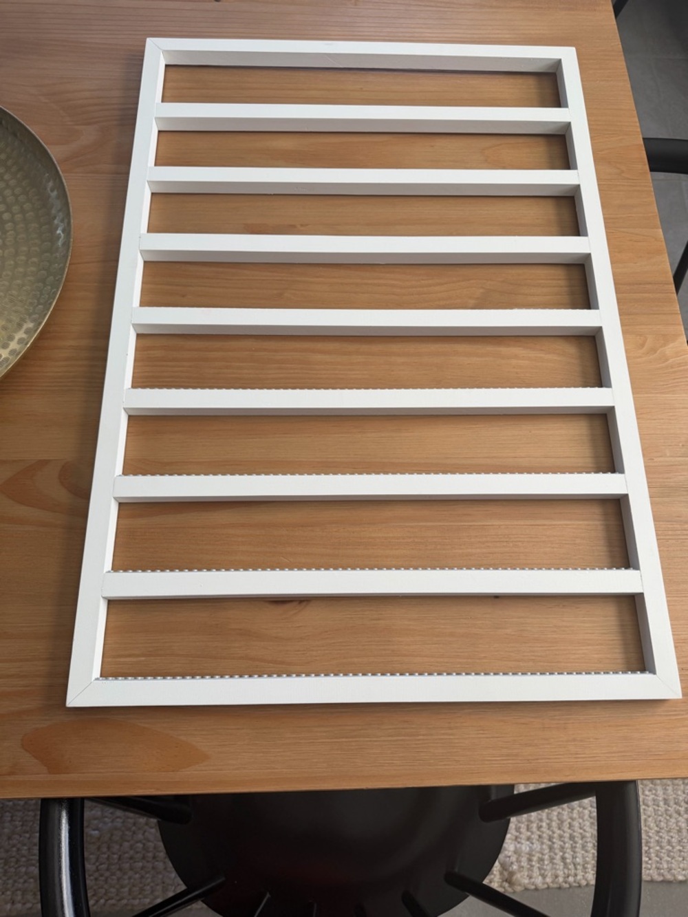 PERFECT FOR YOUR LEGO FIGURES LOVER!    White Wooden Slatted Tray / Display Rack